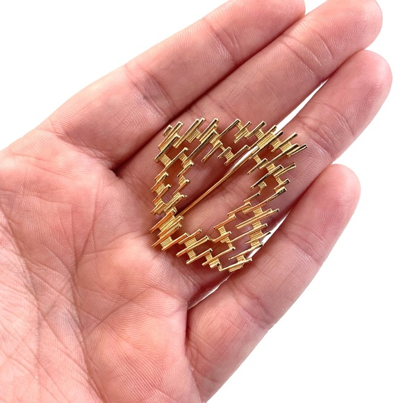 VTG Crown Trifari MCM Brutalist Gold Tone Brooch - Picture 7 of 7